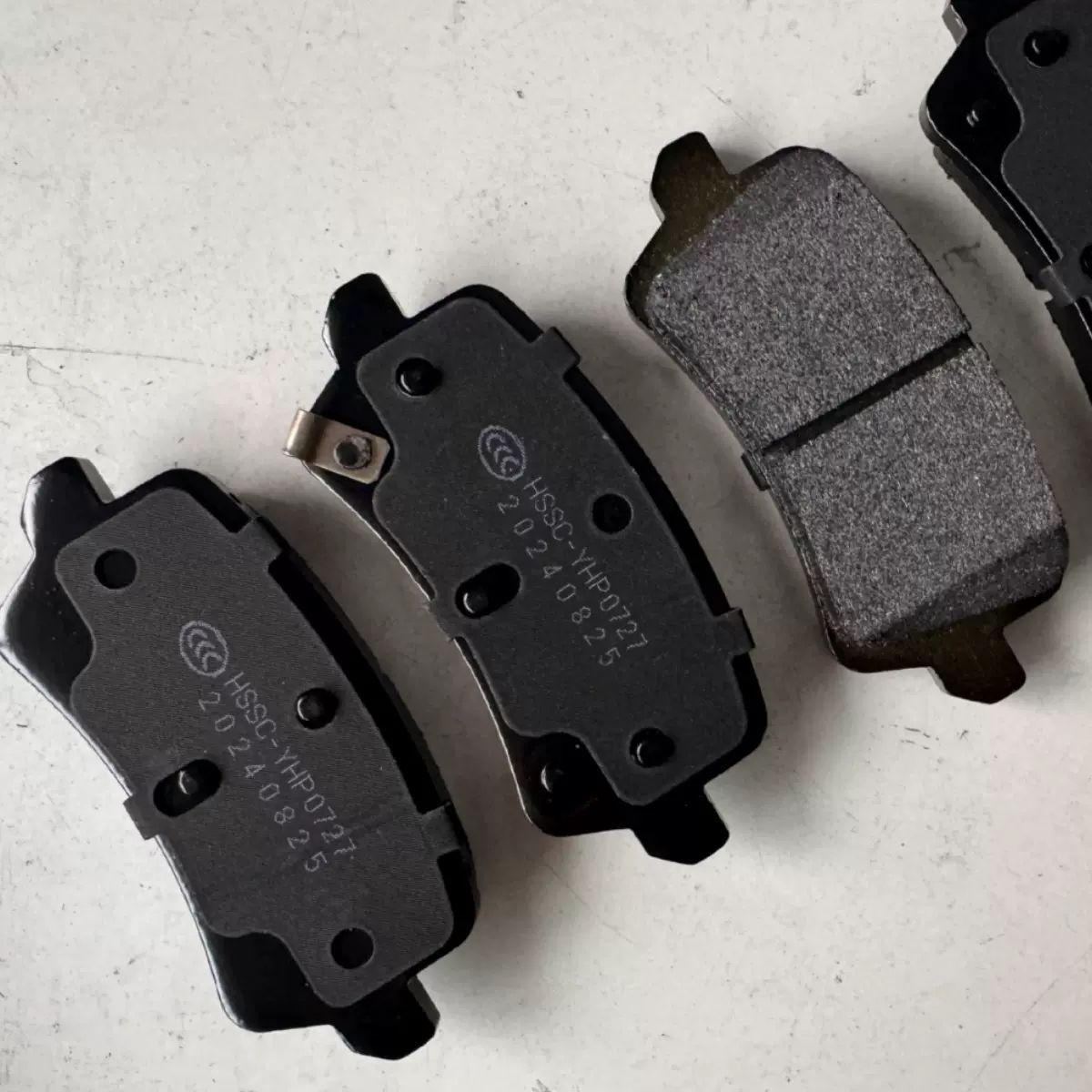 适配于帝豪ss11后现货源头厂家耐磨耐高温半金属陶瓷刹车片