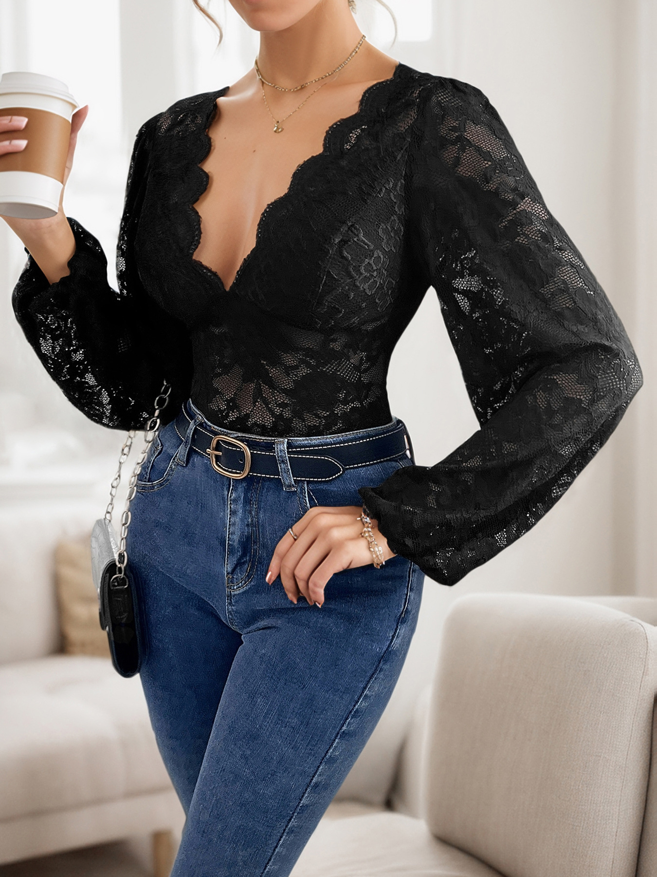 Tuta elegante nera in pizzo a maniche lunghe con inserti in mesh_voghion.com