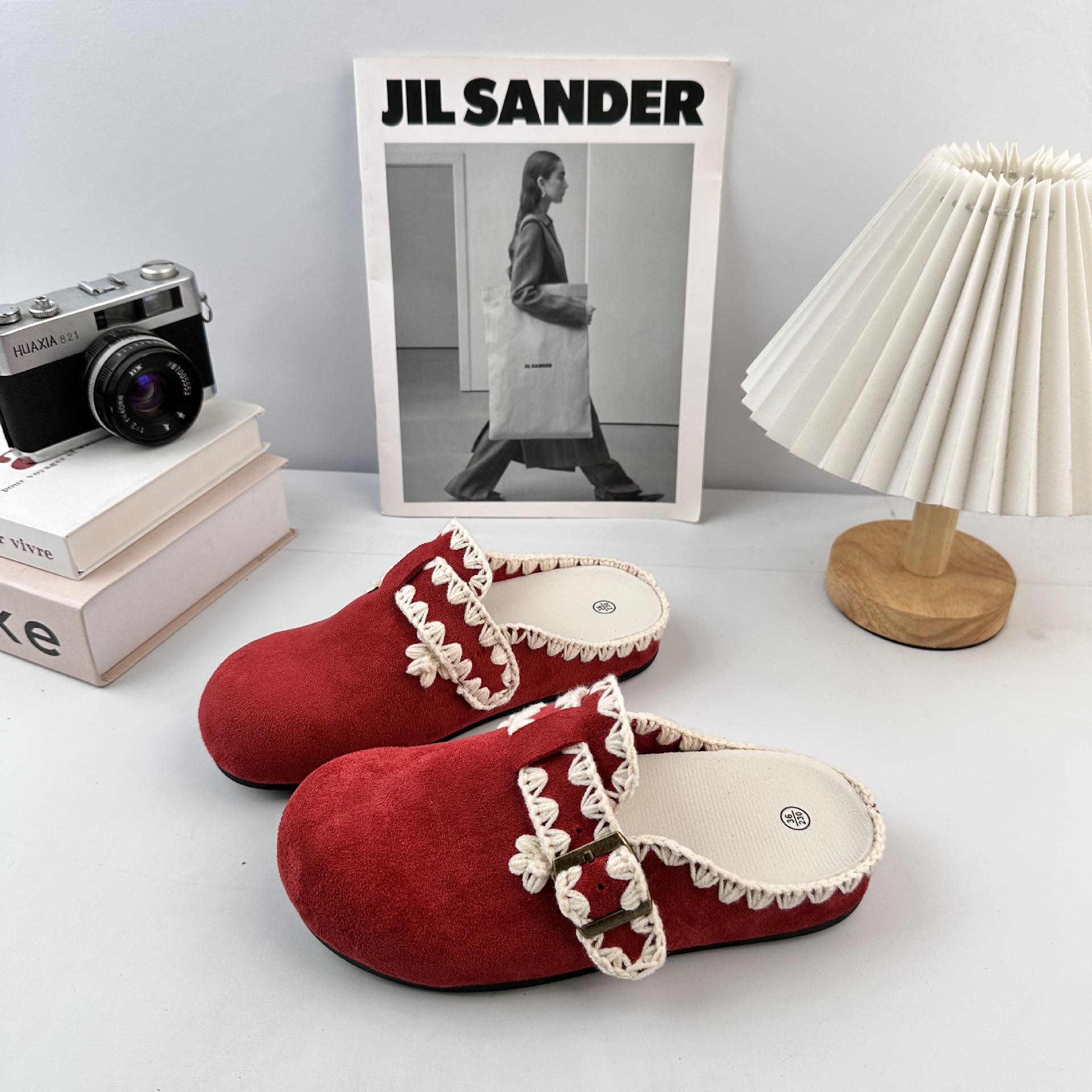 Yuanyang wave casual versátil un pie pedaleo 2025 otoño y verano nuevo tipo de bolsas de vestir, cinturón de cinturón, botones de moda, zapatillas de cabello