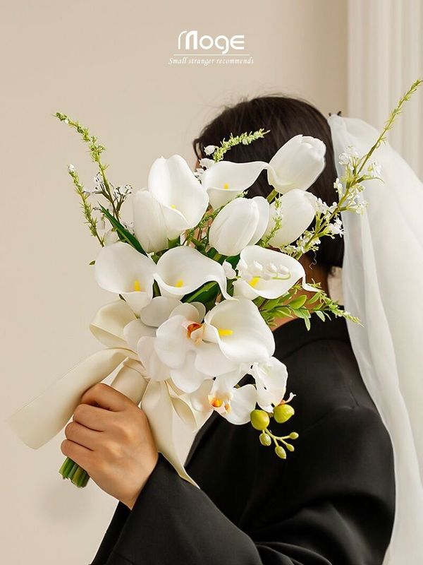 高档马蹄莲新娘手捧花结婚拍照装饰高级求婚把束领证花束道具|undefined