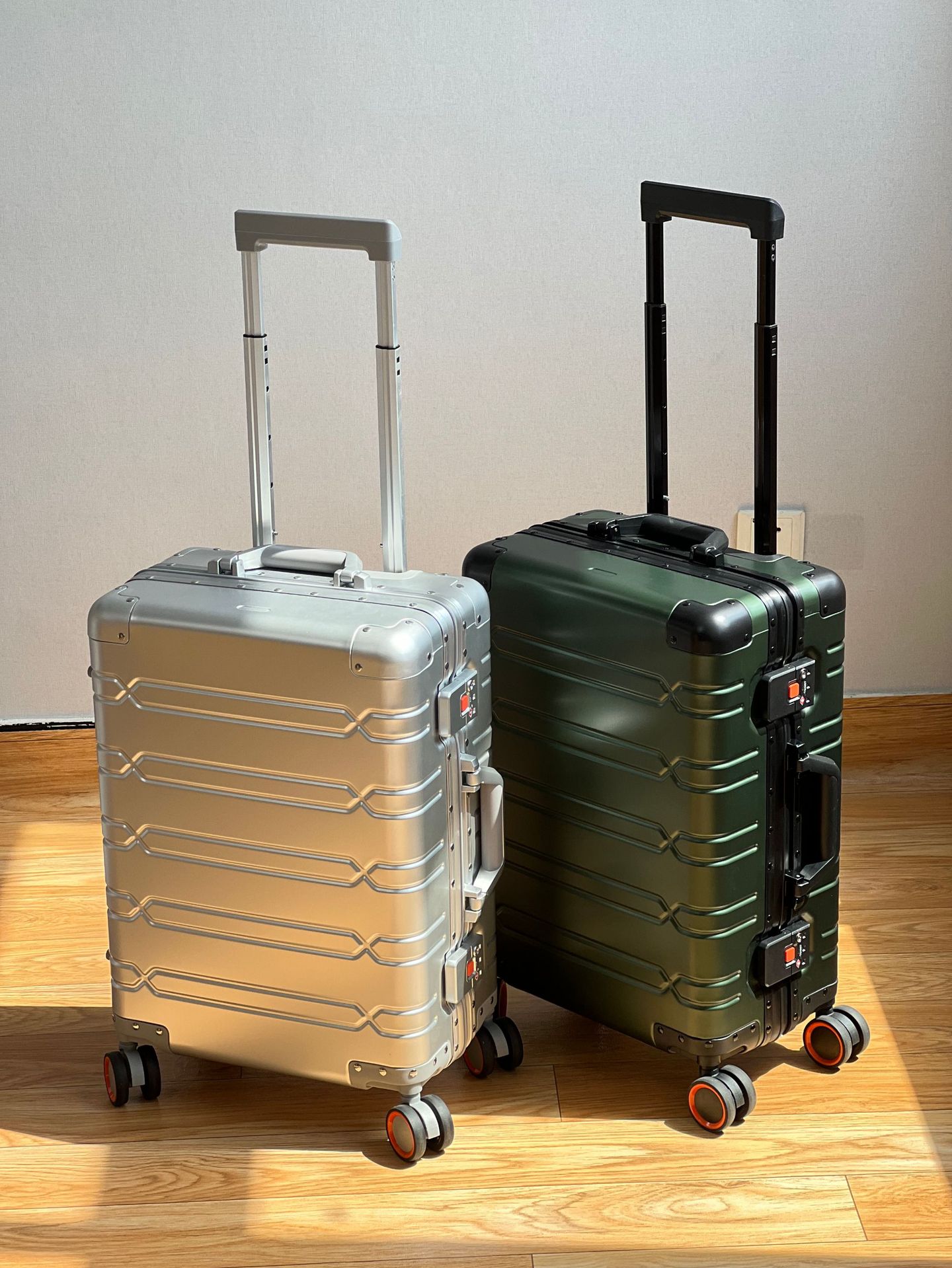 Vollständig aus Aluminium-Magnesium-Legierung gefertigter Trolleykoffer, universeller Trolleykoffer aus Aluminium-Legierung, Damenkoffer 24 Zoll, Metallbox mit Zahlenschloss, Hartschalenkoffer