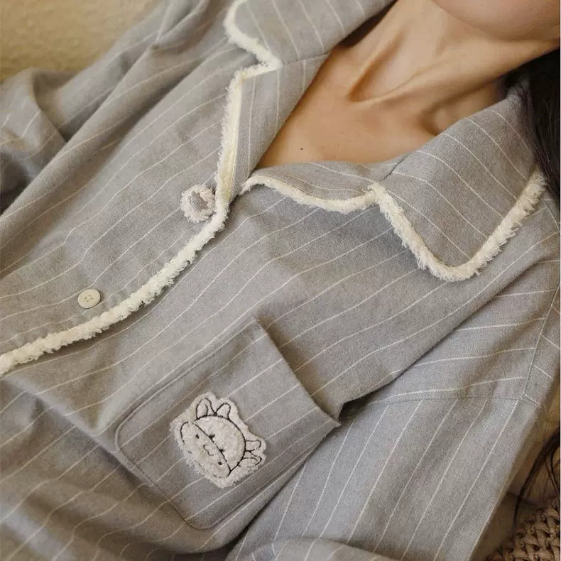 秋冬全棉磨毛高级灰条纹印花口袋软萌奶牛刺绣休闲宽松情侣家居服
