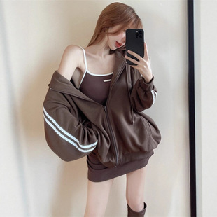 �������bŮ���b����һ���׸߼��м����L��������ȹ�l�����׃ɼ���