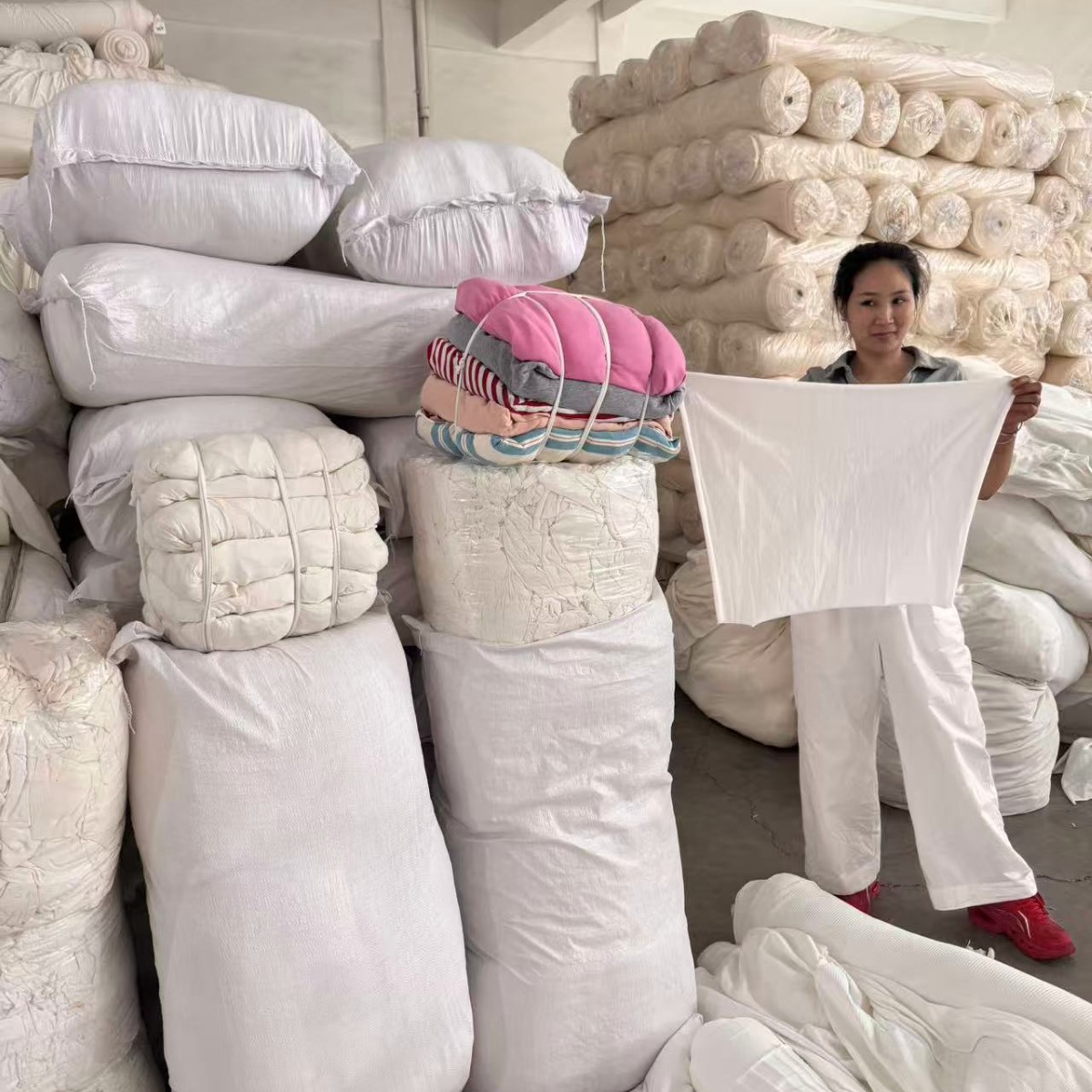 白色擦机布工业抹布吸水不掉毛论斤卖吸油白碎布厂家直发擦机布