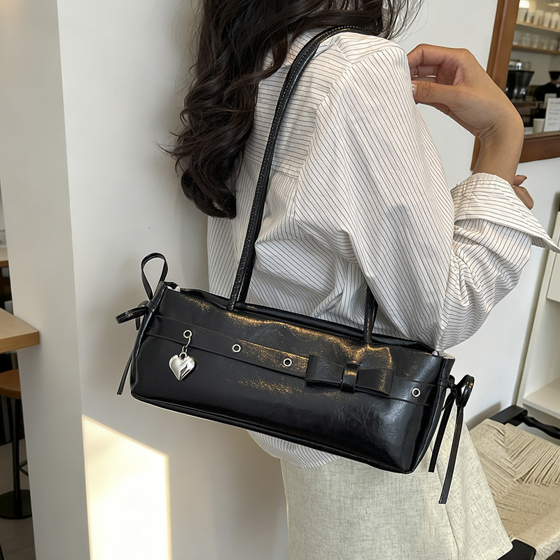 Highly stylish baguette underarm bag for women, fresh and versatile, with a belt strap, suitable for young girls, versatile and fashionable handbag Highly stylish baguette underarm bag for women, fresh and versatile, with a belt strap, suitable for young girls, versatile and fashionable handbag