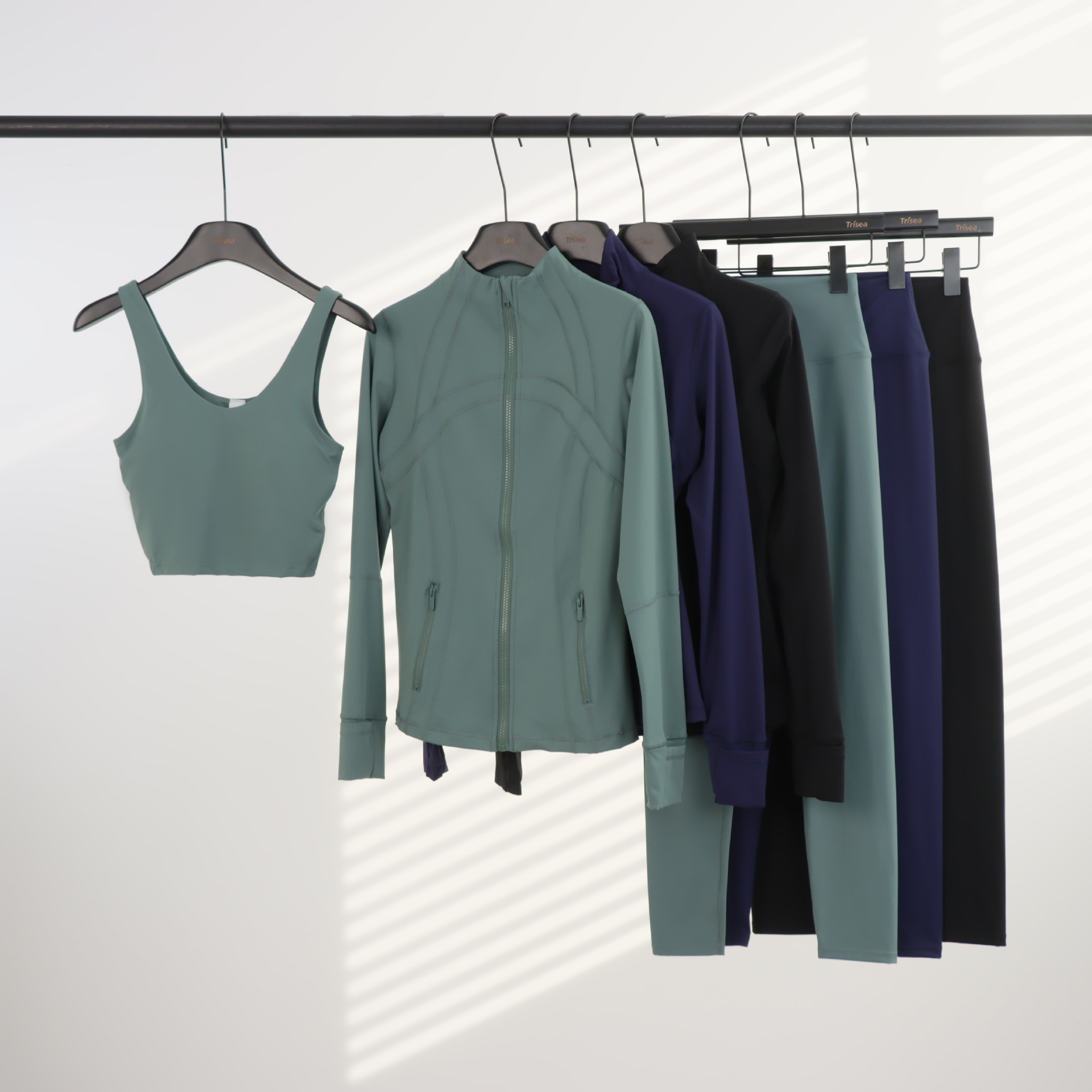 Conjunto de yoga LULU de tres piezas: chaqueta, camiseta sin mangas con cuello en U y leggings de cintura alta para mujer.