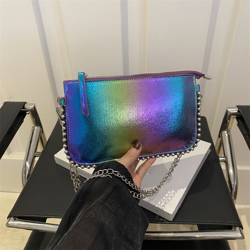 Este año, bolsos de color populares para mujeres 2024 verano nuevo sobre de moda bolso de hombro retro bolso de cadena universal