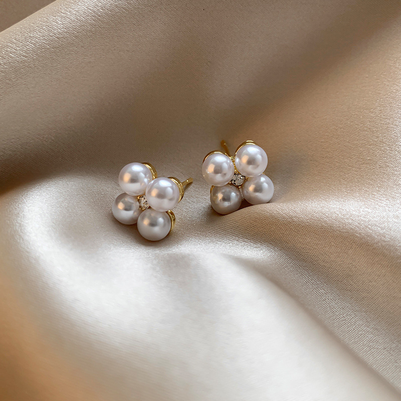 Cubic Zirconia And Pearl Stud Earrings For Everyday Elegance_voghion.com