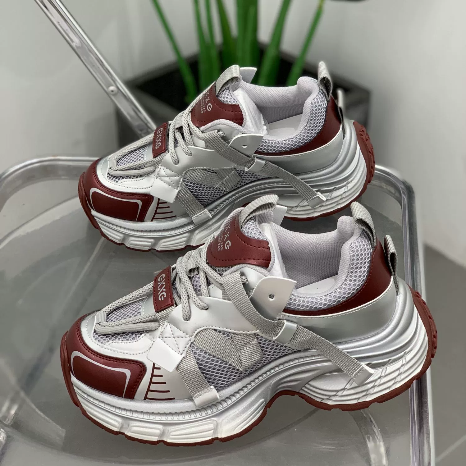 Легкие дышащие сетчатые туфли для папы на толстой подошве. Летние кроссовки 2025 года. Универсальная спортивная обувь для похудения и увеличения роста. Повседневная женская обувь.