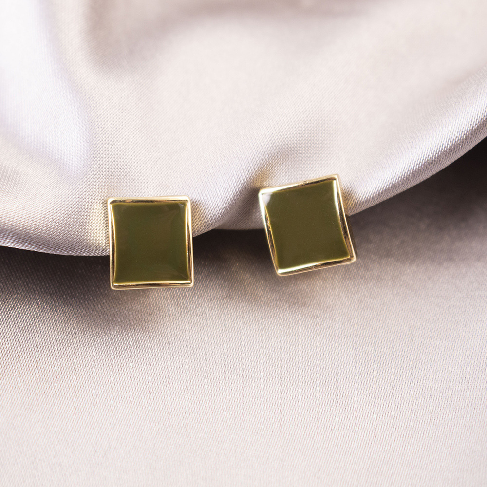 Pinza para la oreja indolora cuadrada con goteo de aceite simple, sin perforaciones para la oreja, temperamento de nicho, pinza para la oreja triangular, sentido de diseño, pendientes de sentido avanzado, mujer