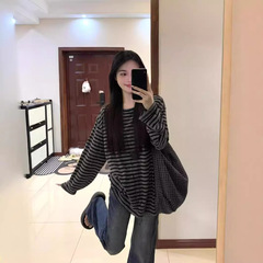 怠惰な風の縞の長袖のtシャツの女性の早秋の復古の新型のゆったりしている中で長いタイプの年齢を減らします丸首の上着の学生ins