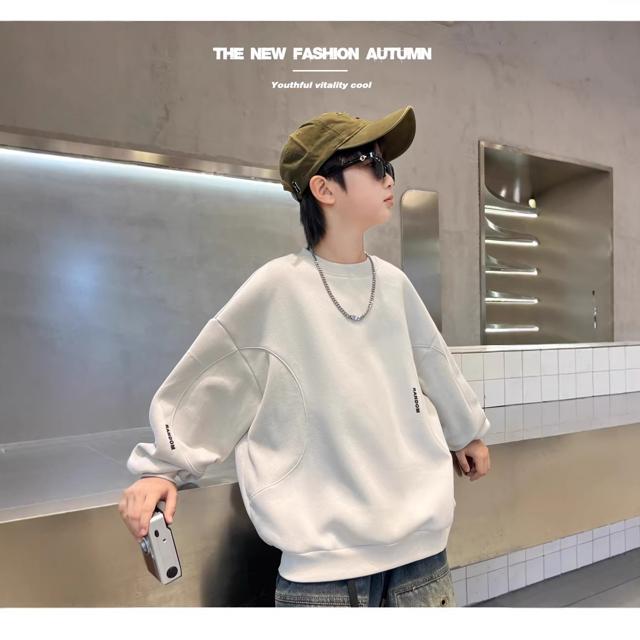 Explosive! Explosive! Trendy and versatile Korean-style cotton sweatshirt for boys and older children, perfect for autumn.
