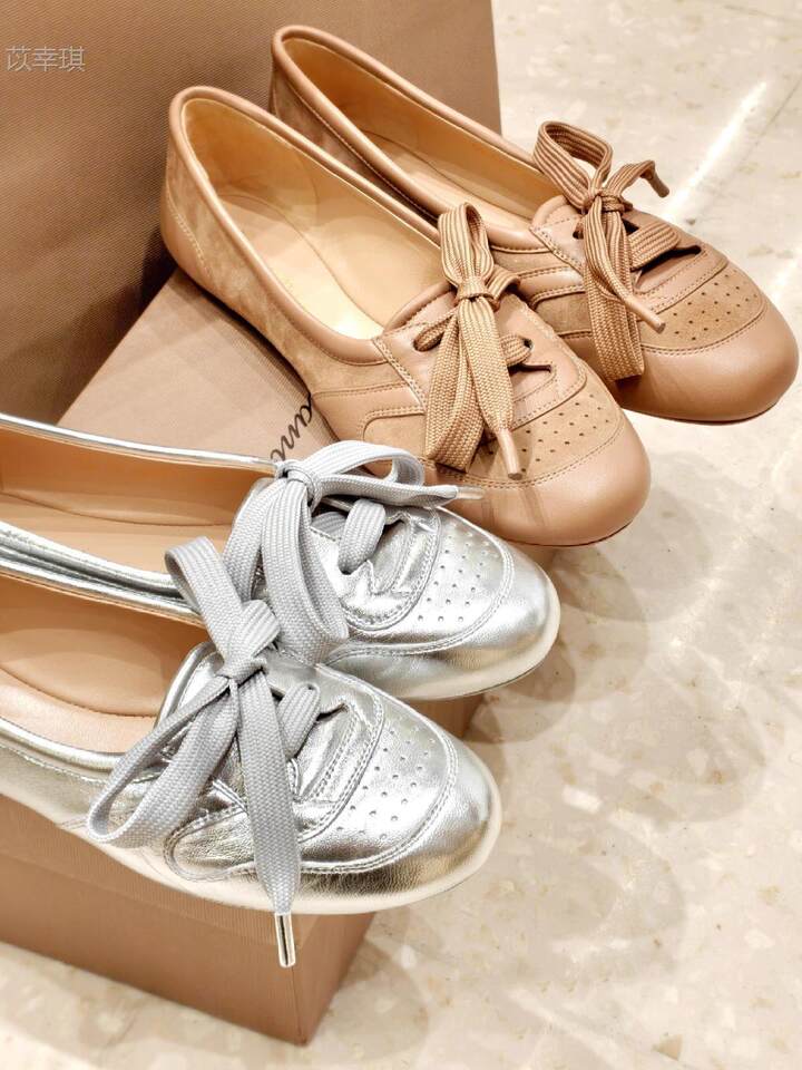 Giày búp bê nữ da cừu cổ thấp đế bằng buộc dây phong cách retro — Bạc, hàng có sẵn, Màu nude, hàng có sẵn, Màu trắng kem, hàng có sẵn chi tiết 15