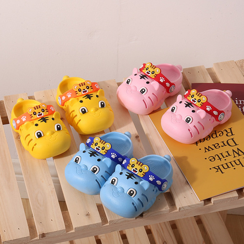 Children's Slippers with Head Covering, Holes, Unisex, Non-slip, Breathable, Cute Animal Design, Soft Sole, Outer Wear, Lightweight, Cool Slippers