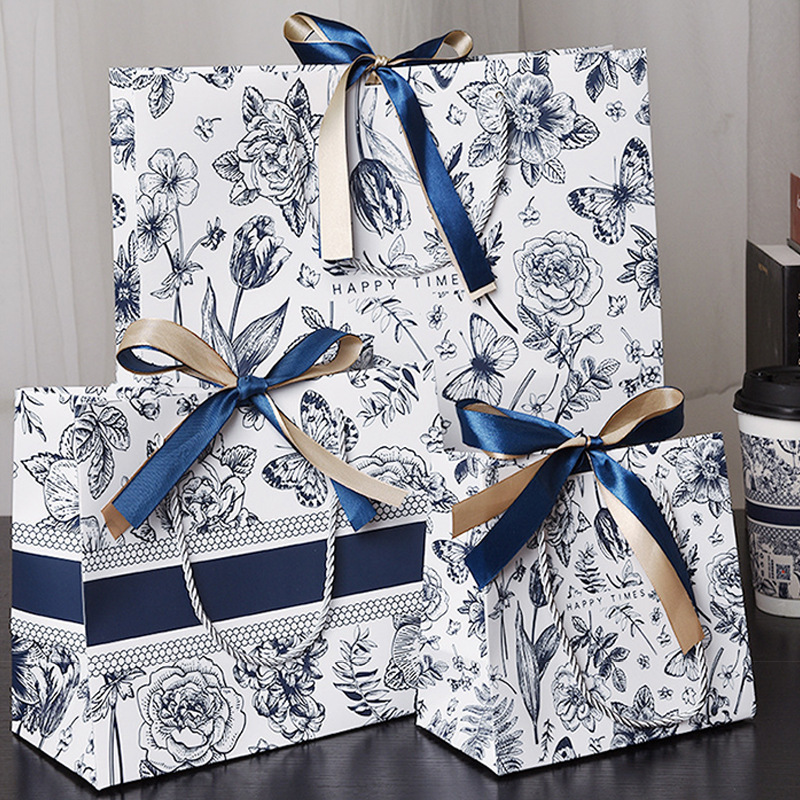 Retro Style Large Clothing Store High-End Handbag Ready-Made Fine Painting Flower Bow High-End Paper Gift Bag Retro Style Large Clothing Store High-End Handbag Ready-Made Fine Painting Flower Bow High-End Paper Gift Bag