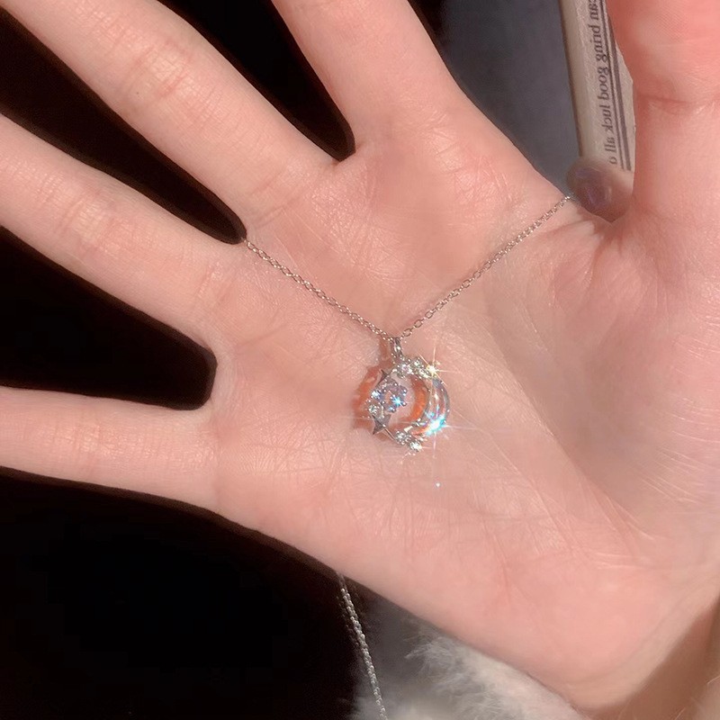 Star Moon Collar Mujer Luz Lujo Verano Diseño Sentido Estrella Estrella Luna Colgante Titanio Acero Dulce Sueño Piedra vidriada Cadena de clavícula