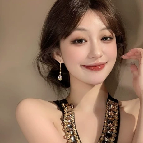 金色长条锆石水滴耳钉耳环女设计感清冷感时尚配饰2025新款耳坠潮
