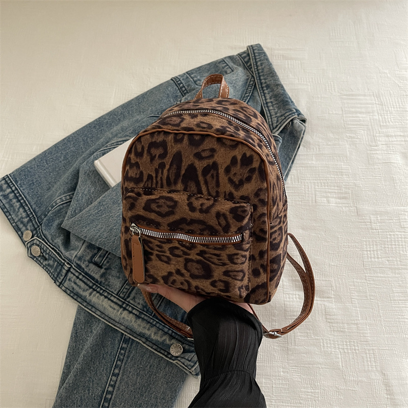 Nicho Hot Girl nueva mochila de dibujos animados con patrón de leopardo para almacenar mochila de peluche de viaje al aire libre