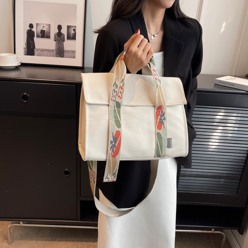 Floral Strap Contrast Canvas Magnetic Crossbody Bag 3