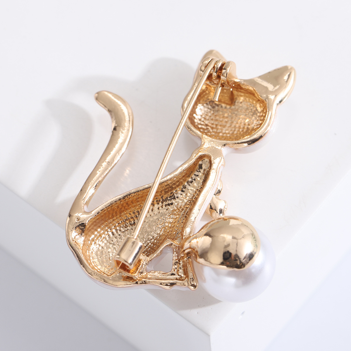 White, Black Color Cute Pin Cat Alloy Enamel Inlay Pearl Women's Brooches