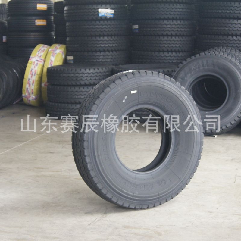 900R20 1000R20 1100R20 1200R20钢丝轮胎全新耐磨子午线卡车轮胎