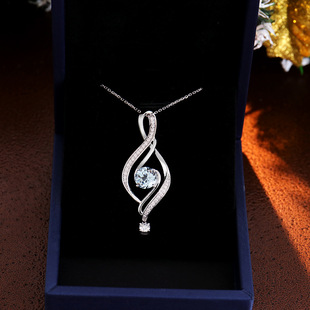 Aquamarine Pendant Necklace 18K Gold Accessible Luxury Accessories Elegant and Versatile Gift Gemstone Necklace for Besties Customized for Women