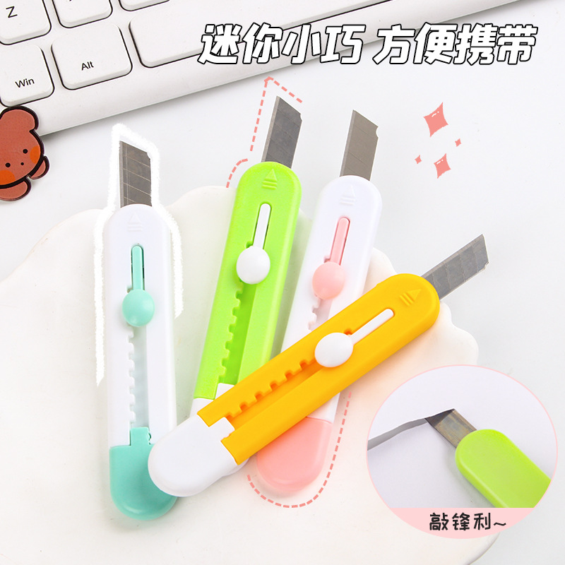 Hermoso cuchillo de dibujos animados afilado mini portátil expreso desempaquetado artefacto de oficina estudiante cuchillo de corte de papel al por mayor