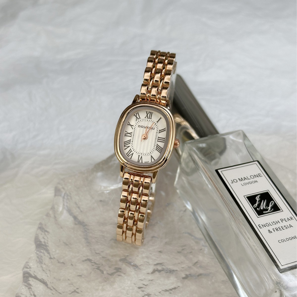 Explosive oval steel band watch Roman scale quartz watch foreign trade wholesale small gold light luxury medieval women's watch factory price
