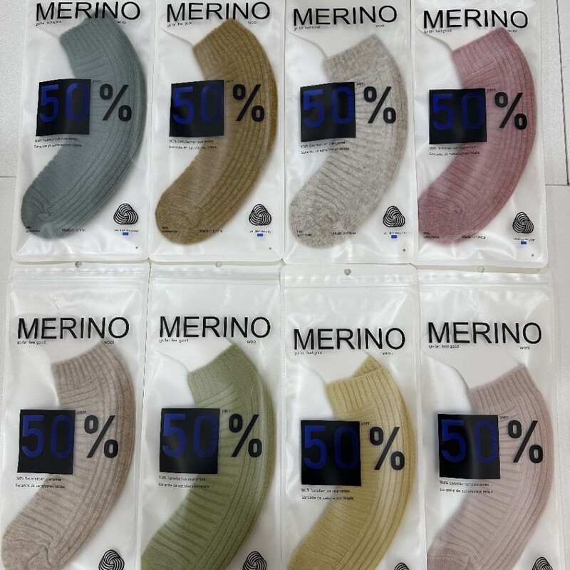 Merino Wool Socks for Women, Mid-Calf, Solid Color, Autumn and Winter, Warm and Thick, Basic Candy Color Banana Socks