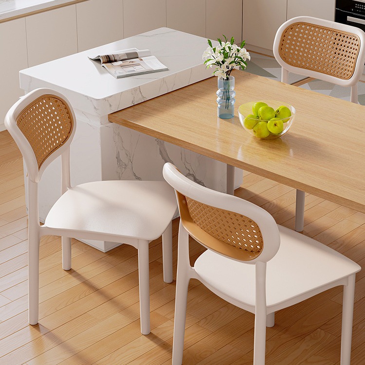 Silla de comedor de caña nórdica silla de plástico respaldada silla de comedor moderna simple silla de ocio al aire libre apilada