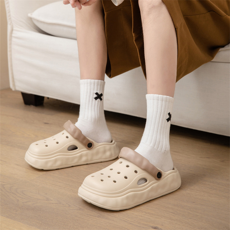 Pise en la mierda, zapatos con agujeros, ropa exterior de verano para hombres, nuevas sandalias 2025, plataforma gruesa, antideslizante, pantuflas de Baotou para hombres