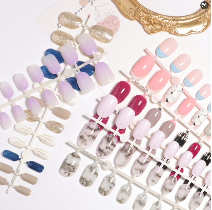 Collection of 32 New Oval-Shaped Nail Designs, Various Colors of Glitter Wearable Nails, Sweet and Cool Gothic Style Fake Nail Pieces Collection of 32 New Oval-Shaped Nail Designs, Various Colors of Glitter Wearable Nails, Sweet and Cool Gothic Style Fake Nail Pieces