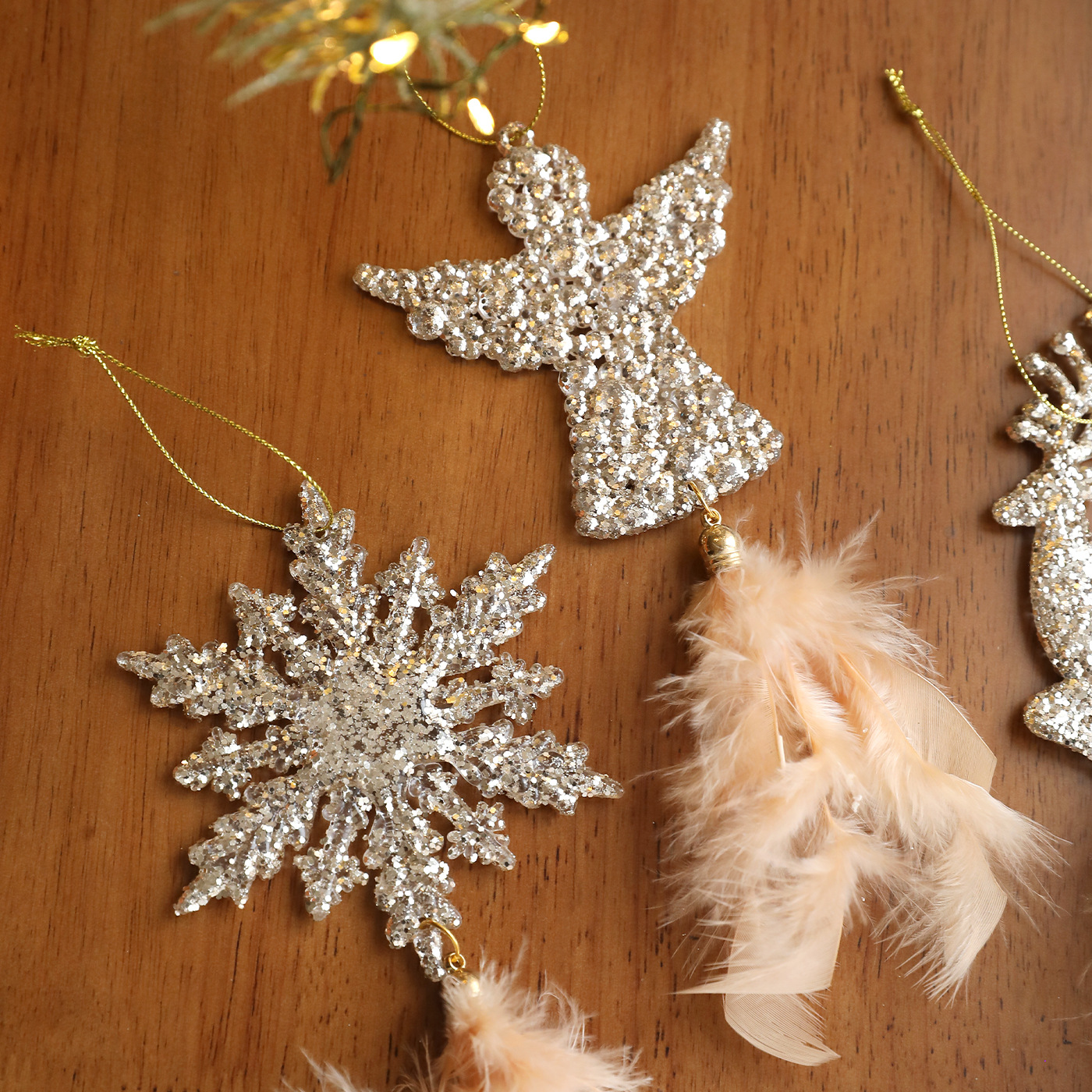 Plumas de oro transfronterizas de polvo pegajoso de copos de nieve colgante de plástico árbol de Navidad colgante decoración de atmósfera de vacaciones