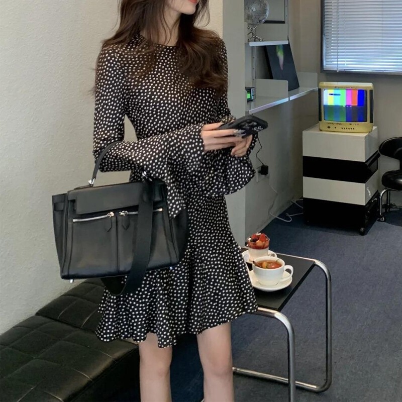 Beautiful Oni Horn Sleeve Ruffled Polka Dot Skirt Long Sleeve dress Round Neck Women's Elegant French Style 2025 Spring