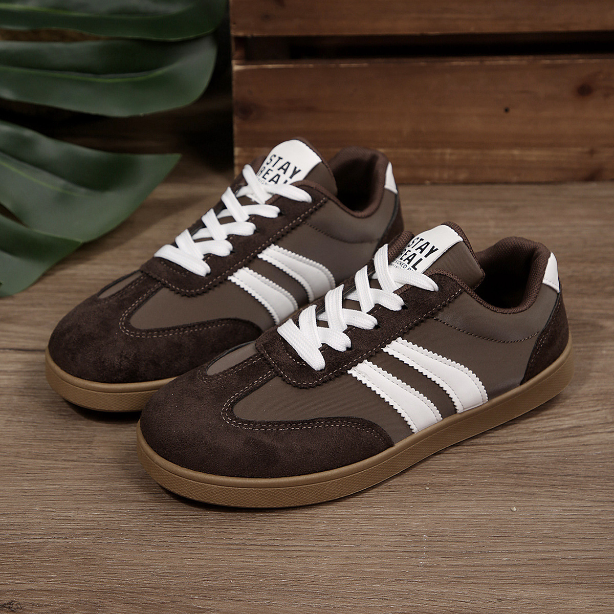 Zapatos de entrenamiento de base plana para mujeres 2025, primavera y otoño, zapatos de skate de comercio exterior de tamaño grande, zapatos casuales de moda, zapatos blancos para mujeres