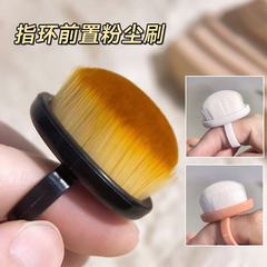 指ボタン式ネイルアートの前置処理後の縁の粉塵をきれいにして灰色の絨毛の指輪の項の柔らかいブラシのツールを掃きます。
