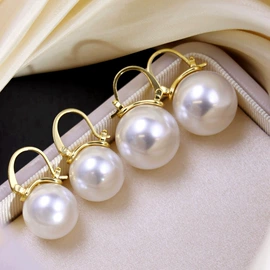 项链;耳钉;手链