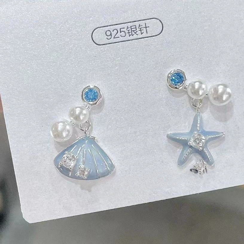 Морские маленькие милые асимметричные серьги из жемчуга