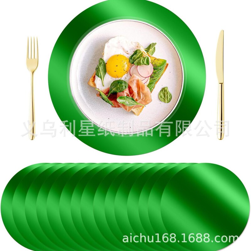 使い捨てのテーブルは食事のマットを敷きます。|undefined