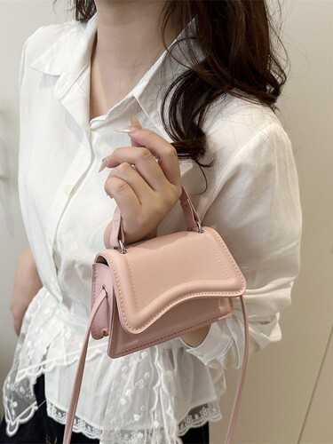 Elegant Minimalist Fashion Mini Lipstick Small Bag for Women 2025 Unique Design Mini Handbag Shoulder Bag