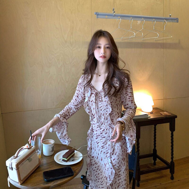 French-Style Ruffled Vacation Tie-Up Flared Sleeve Slit Printed Dress for Women, Summer 2026 New Model French-Style Ruffled Vacation Tie-Up Flared Sleeve Slit Printed Dress for Women, Summer 2026 New Model