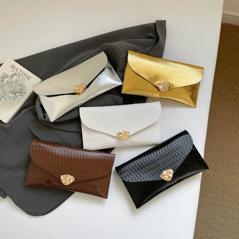 2026 Spring New Luxury Envelope Clutch Bag for Women, Simple and Versatile with Metal Clasp, Fashionable Casual Elegant Party Bag