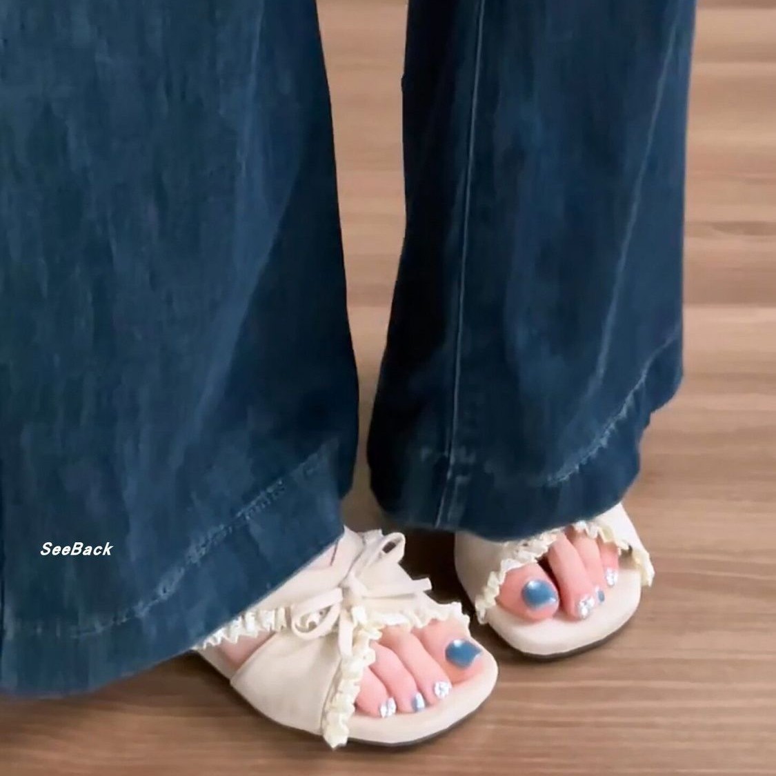 El arco dulce francés bordes de encaje una zapatilla fría 2026 verano nuevo tacones desnudos zapatillas de media palabra image 2