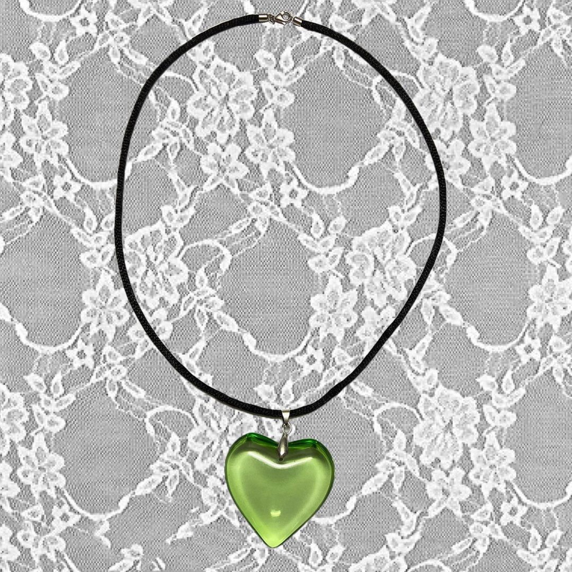 Casual Lady Heart Shape Glass Glass Women's Pendant Necklace display picture 1