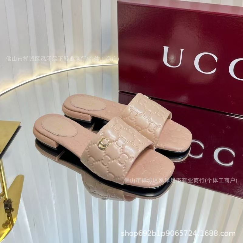 G2026 nuevo fondo plano estampado una palabra zapatillas frías letras antideslizantes casuales zapatillas de playa clásicas zapatillas de mujer