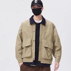 偽の2つのコートをつなぎ合わせた男性モデル春秋の新型防風大ポケット突撃服男性襟付きジャケット
