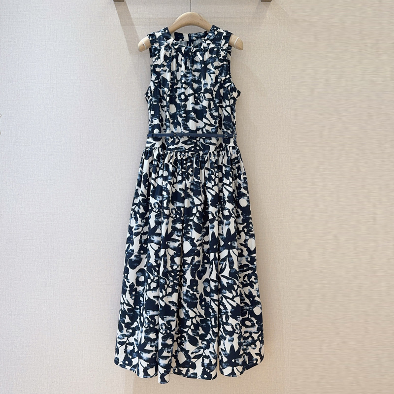 Blue elegant dress sleevless for leisure