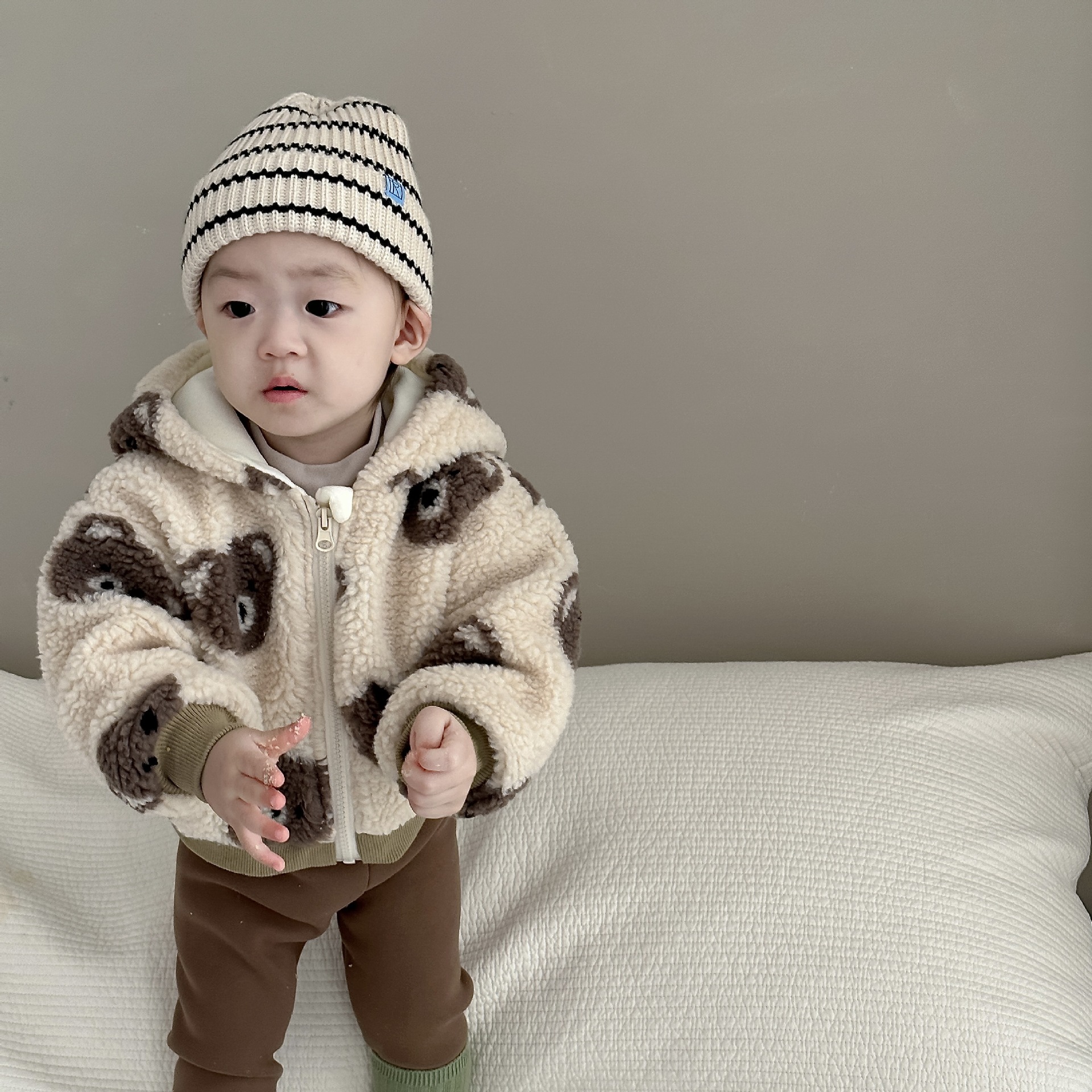 Abrigo de felpa de invierno para niños Abrigo de rebeca con capucha para bebés de estilo coreano Ropa de otoño e invierno para niños y bebés más tops de terciopelo