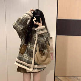 日系复古格纹设计感小众毛呢外套女冬季宽松加厚仿羊羔毛呢子大衣