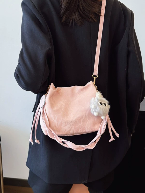 Travel bag, shoulder bag, handheld demi-season purse for leisure to go out